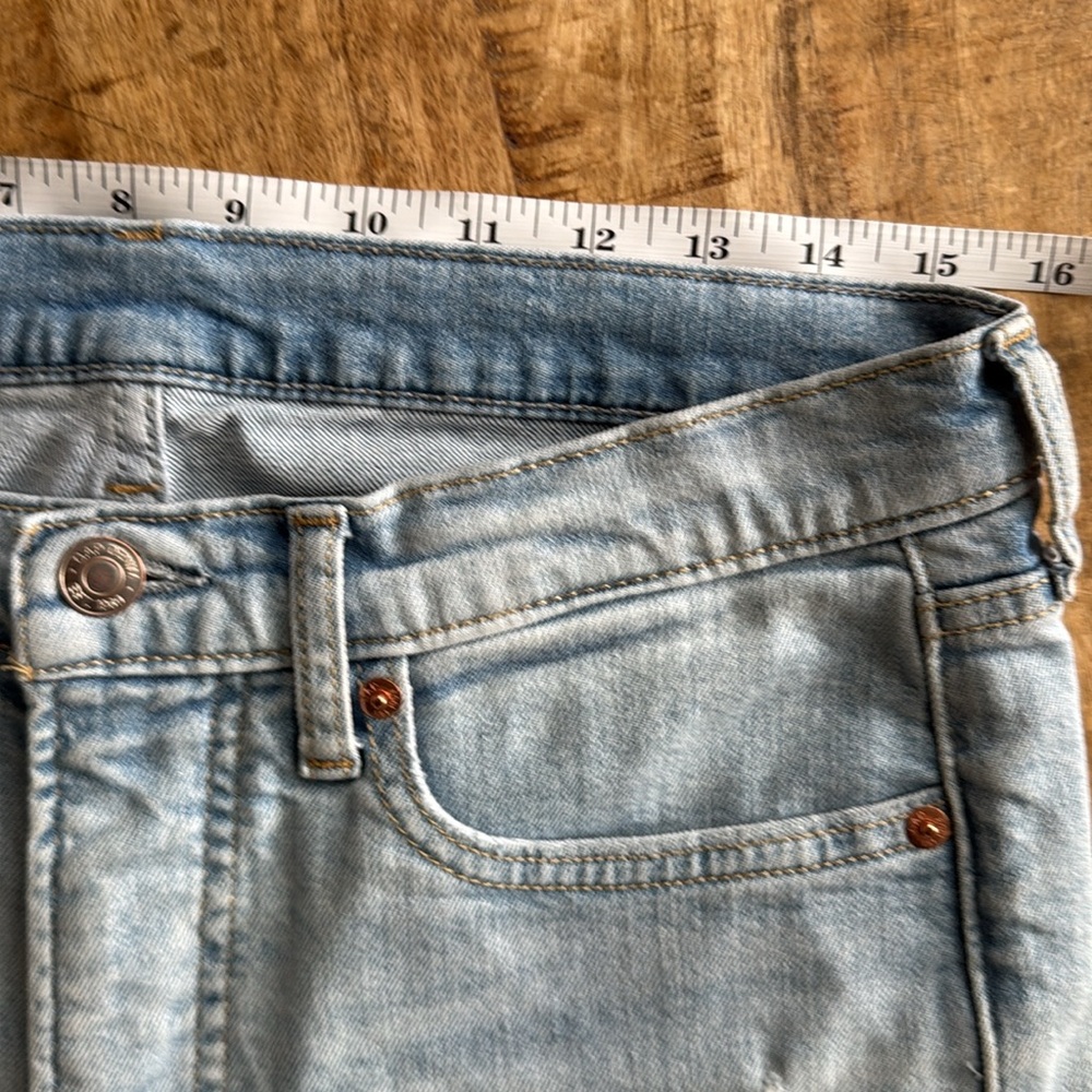 High Rise Split-Hem '70s Flare Jeans || GAP - Picture 5 of 9